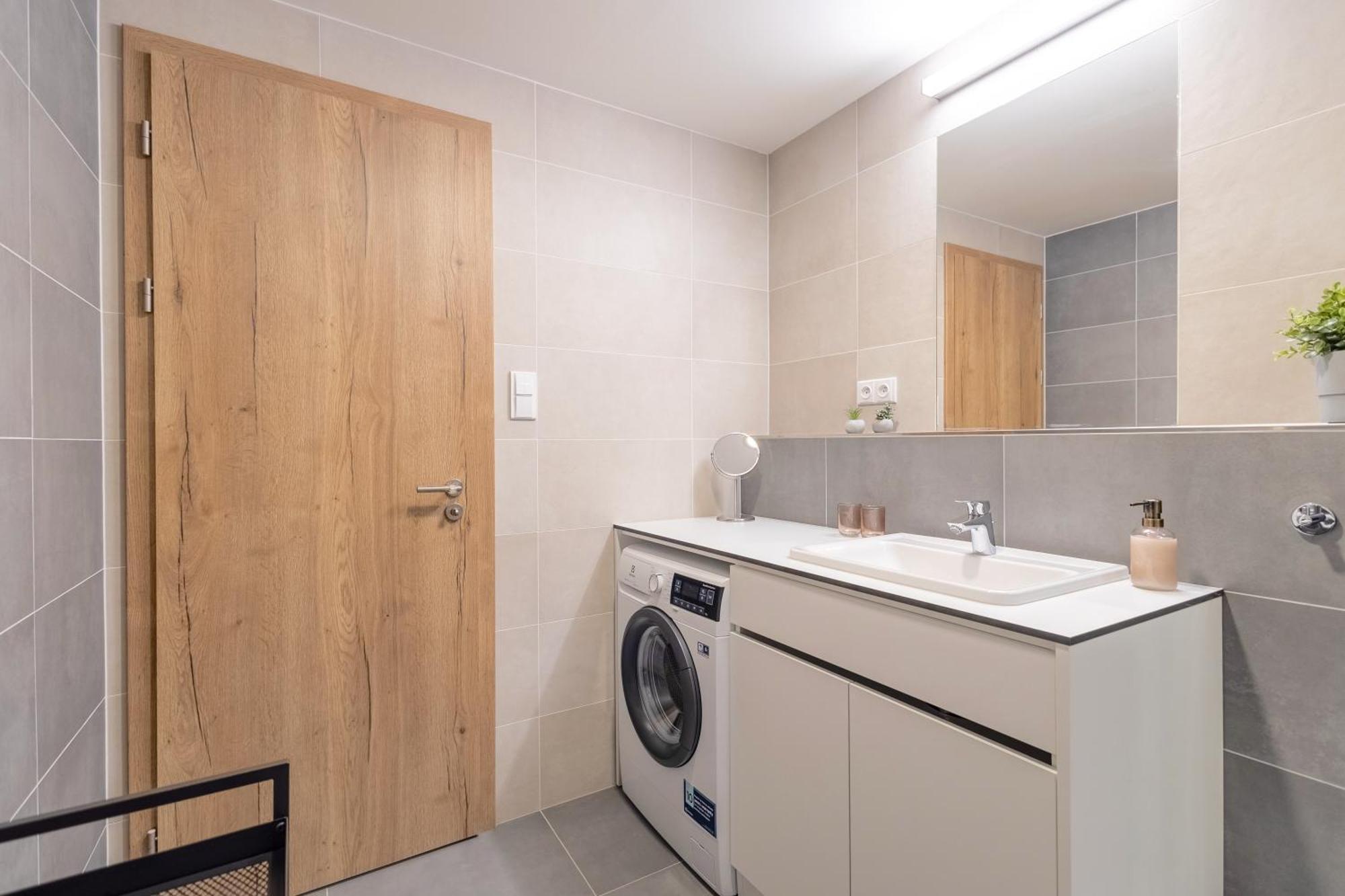Bright 2Br - 7Th Floor, Balcony, Free Parking By Gravity Prague Daire Dış mekan fotoğraf