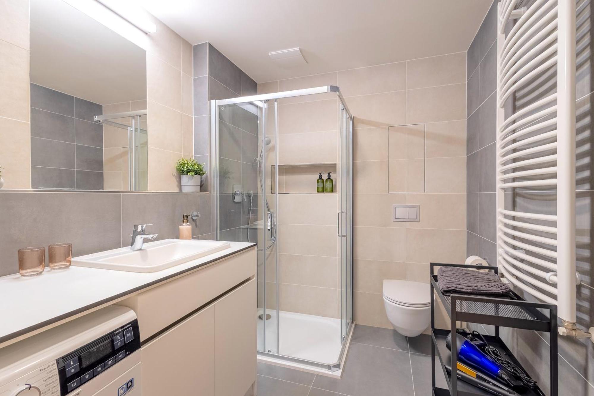 Bright 2Br - 7Th Floor, Balcony, Free Parking By Gravity Prague Daire Dış mekan fotoğraf