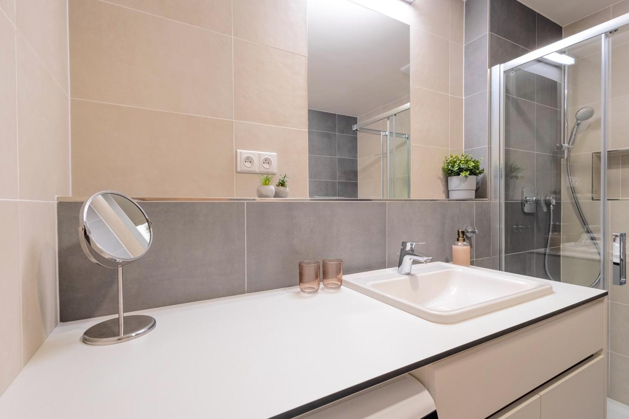 Bright 2Br - 7Th Floor, Balcony, Free Parking By Gravity Prague Daire Dış mekan fotoğraf
